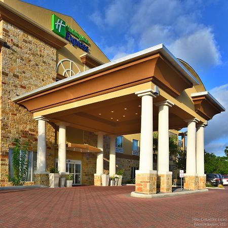 Holiday Inn Express & Suites Fredericksburg By Ihg Buitenkant foto