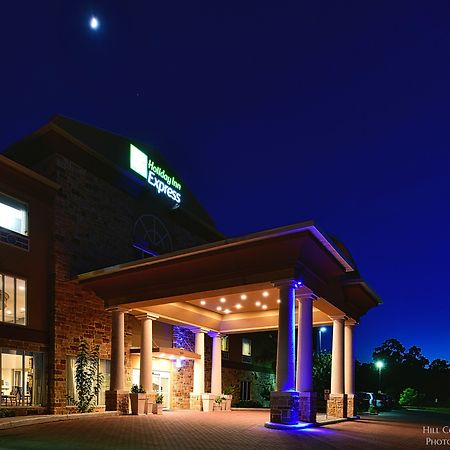 Holiday Inn Express & Suites Fredericksburg By Ihg Buitenkant foto