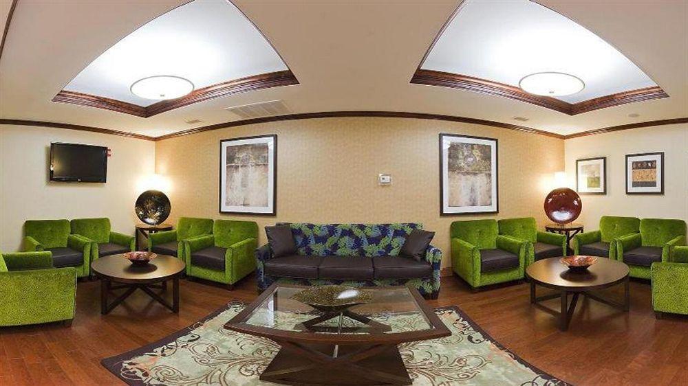 Holiday Inn Express & Suites Fredericksburg By Ihg Buitenkant foto