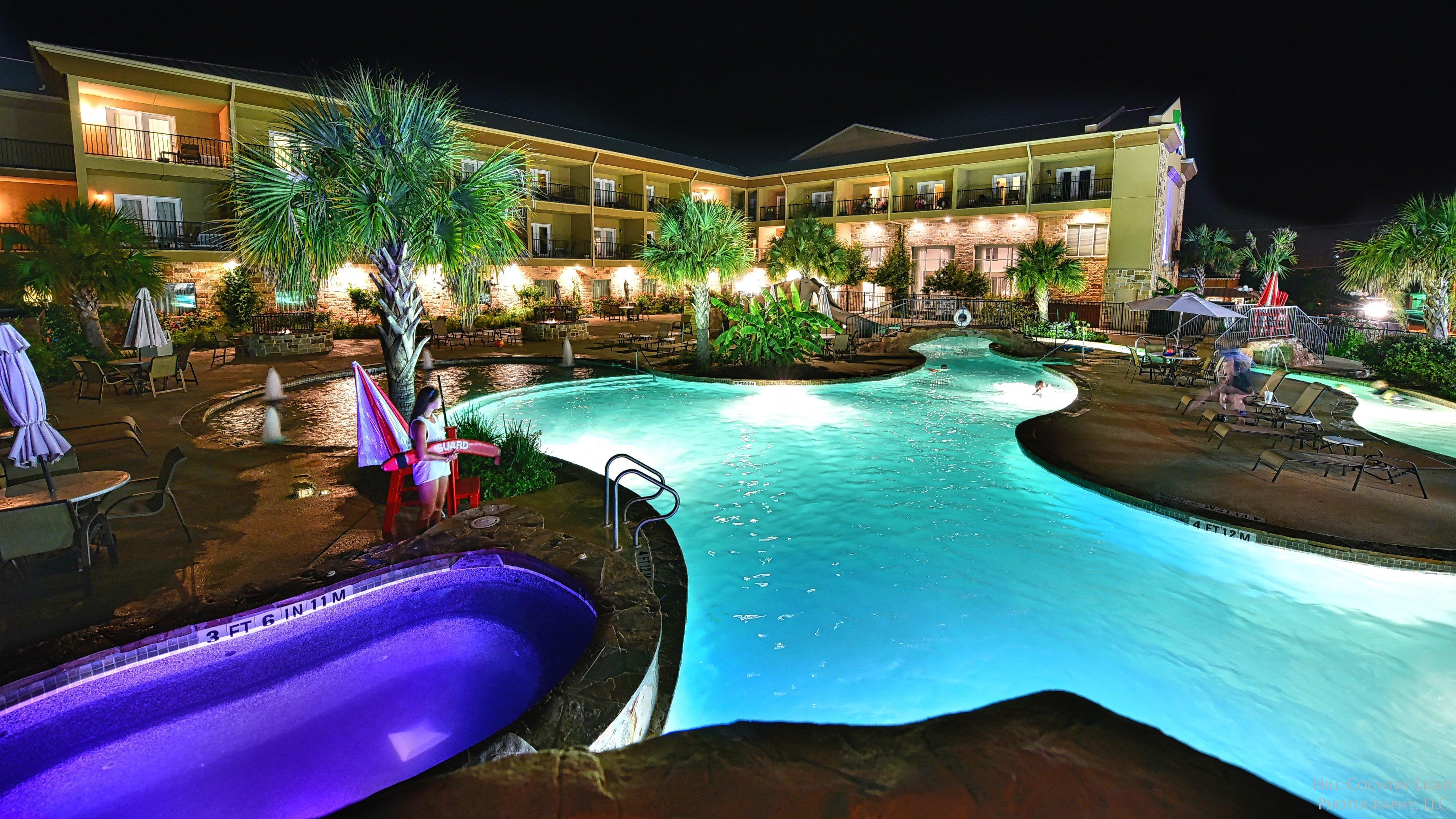 Holiday Inn Express & Suites Fredericksburg By Ihg Buitenkant foto