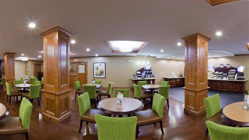 Holiday Inn Express & Suites Fredericksburg By Ihg Buitenkant foto