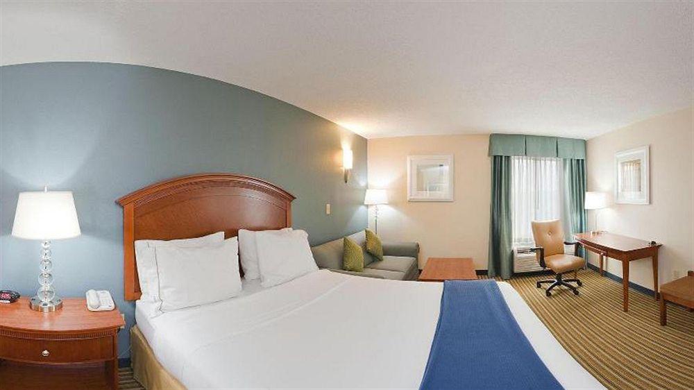 Holiday Inn Express & Suites Fredericksburg By Ihg Buitenkant foto