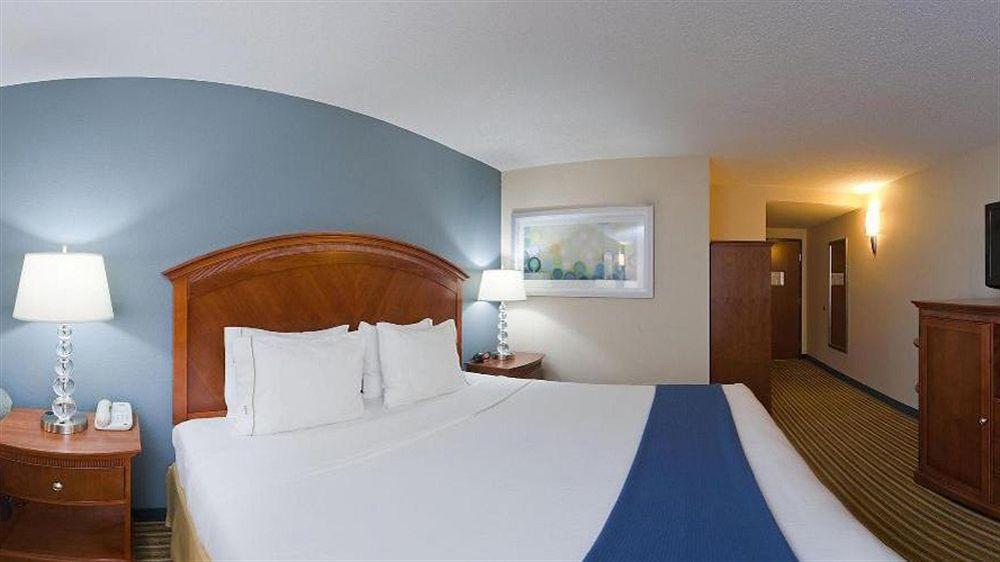 Holiday Inn Express & Suites Fredericksburg By Ihg Buitenkant foto