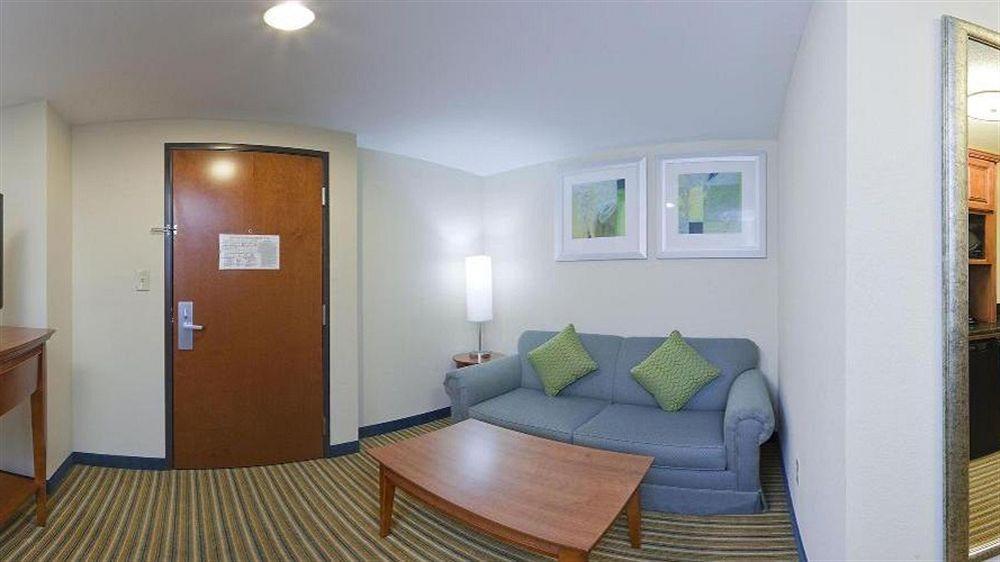 Holiday Inn Express & Suites Fredericksburg By Ihg Buitenkant foto