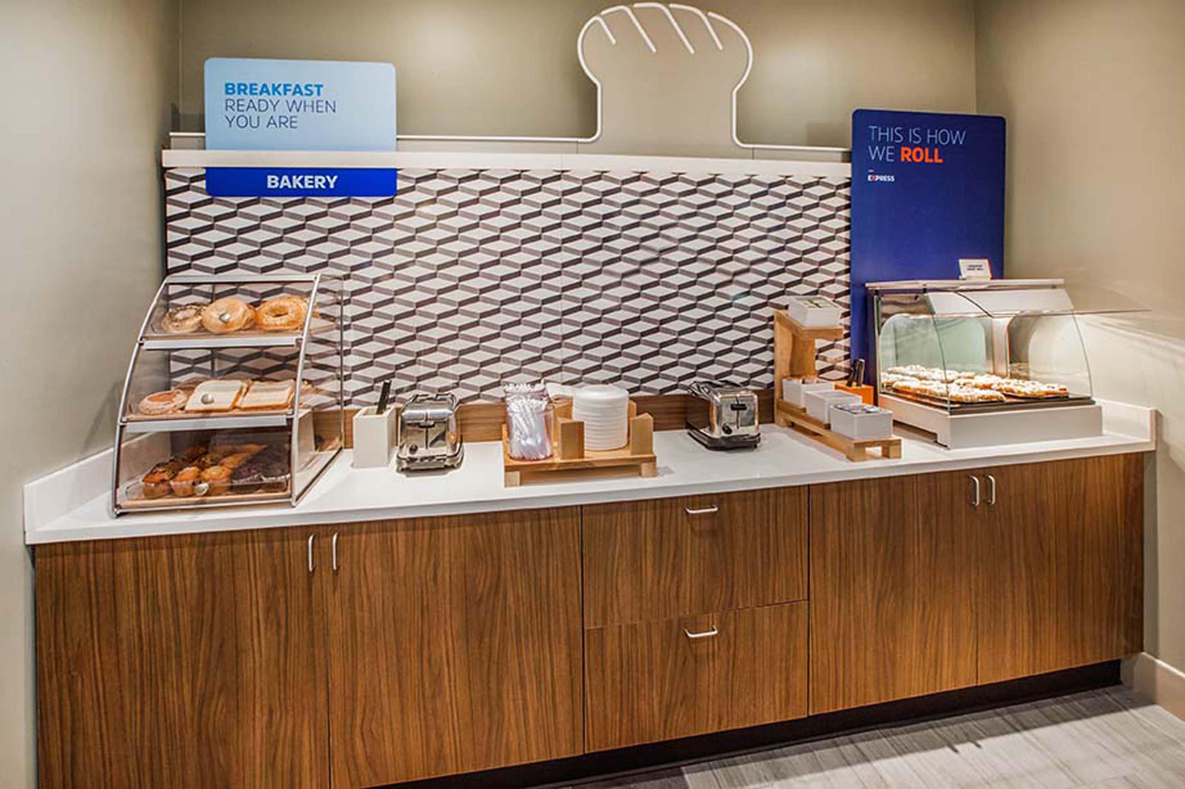 Holiday Inn Express & Suites Fredericksburg By Ihg Buitenkant foto