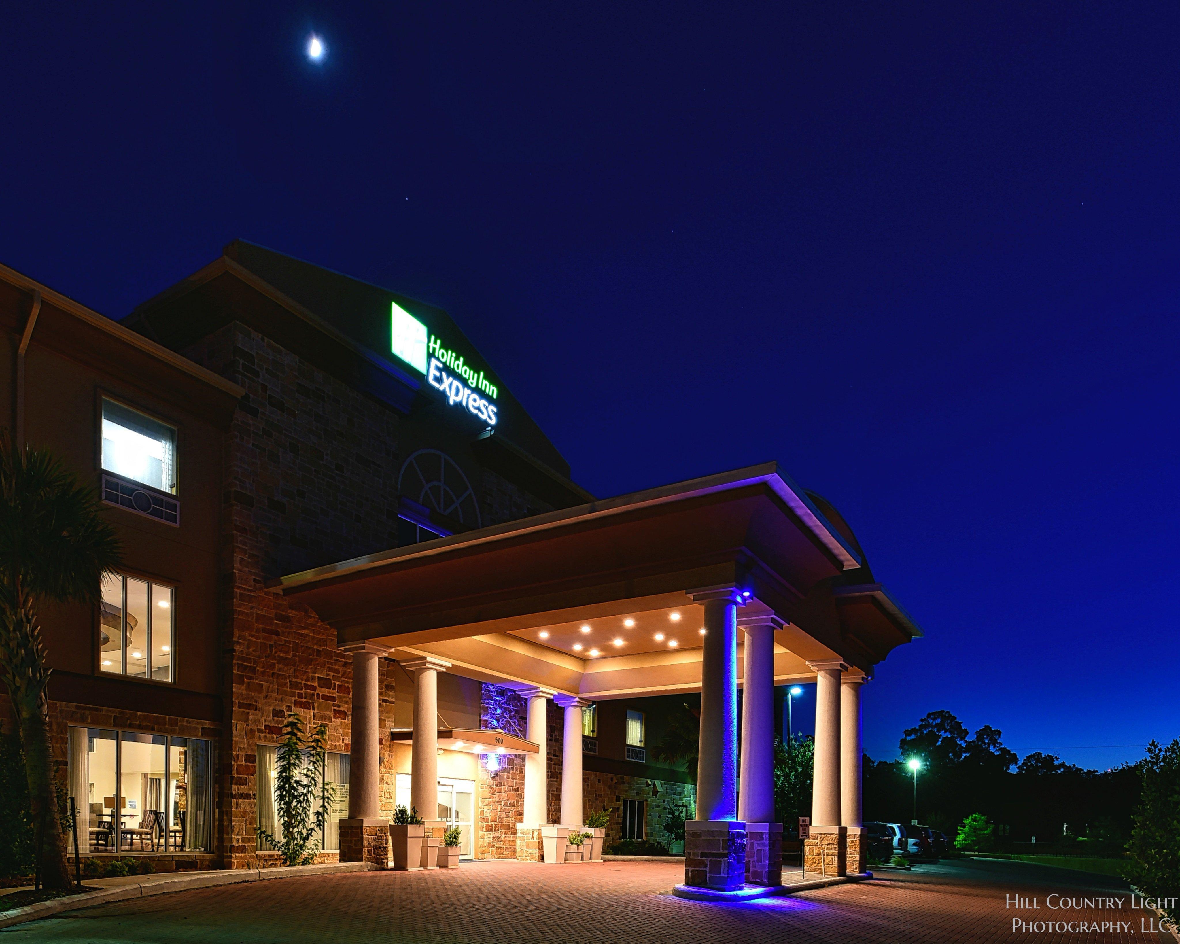 Holiday Inn Express & Suites Fredericksburg By Ihg Buitenkant foto