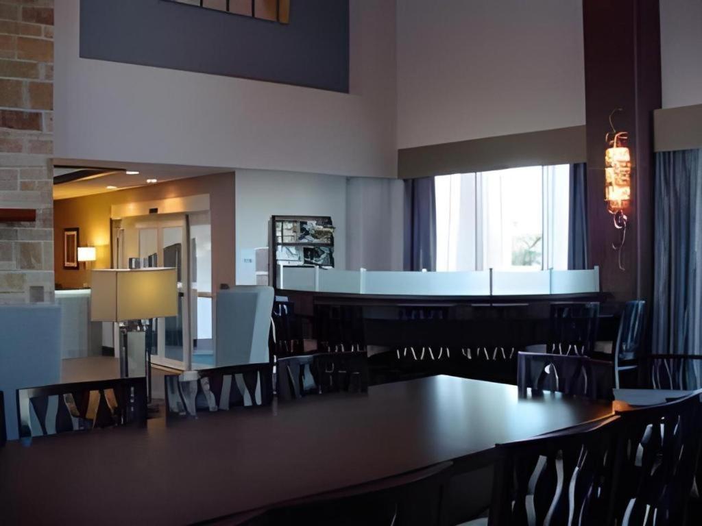 Holiday Inn Express & Suites Fredericksburg By Ihg Buitenkant foto
