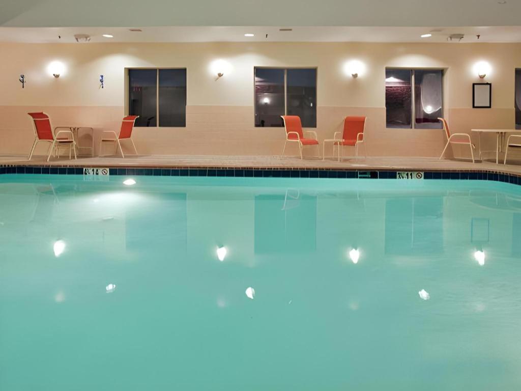 Holiday Inn Express & Suites Fredericksburg By Ihg Buitenkant foto
