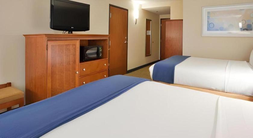Holiday Inn Express & Suites Fredericksburg By Ihg Buitenkant foto