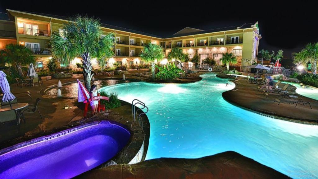 Holiday Inn Express & Suites Fredericksburg By Ihg Buitenkant foto