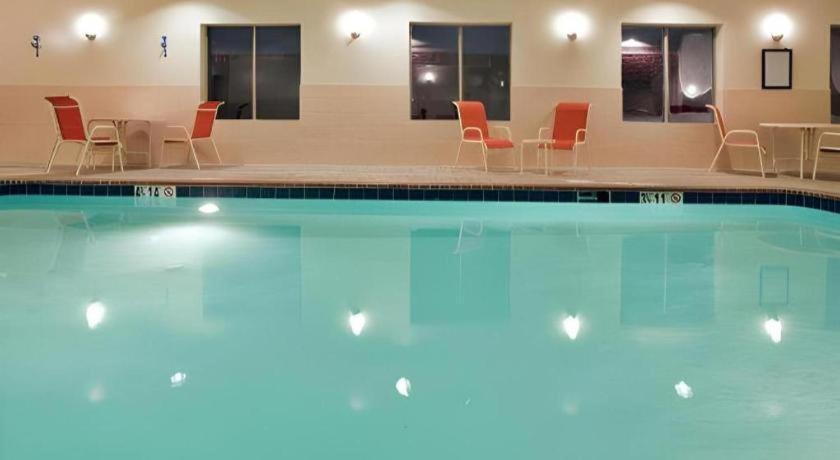 Holiday Inn Express & Suites Fredericksburg By Ihg Buitenkant foto