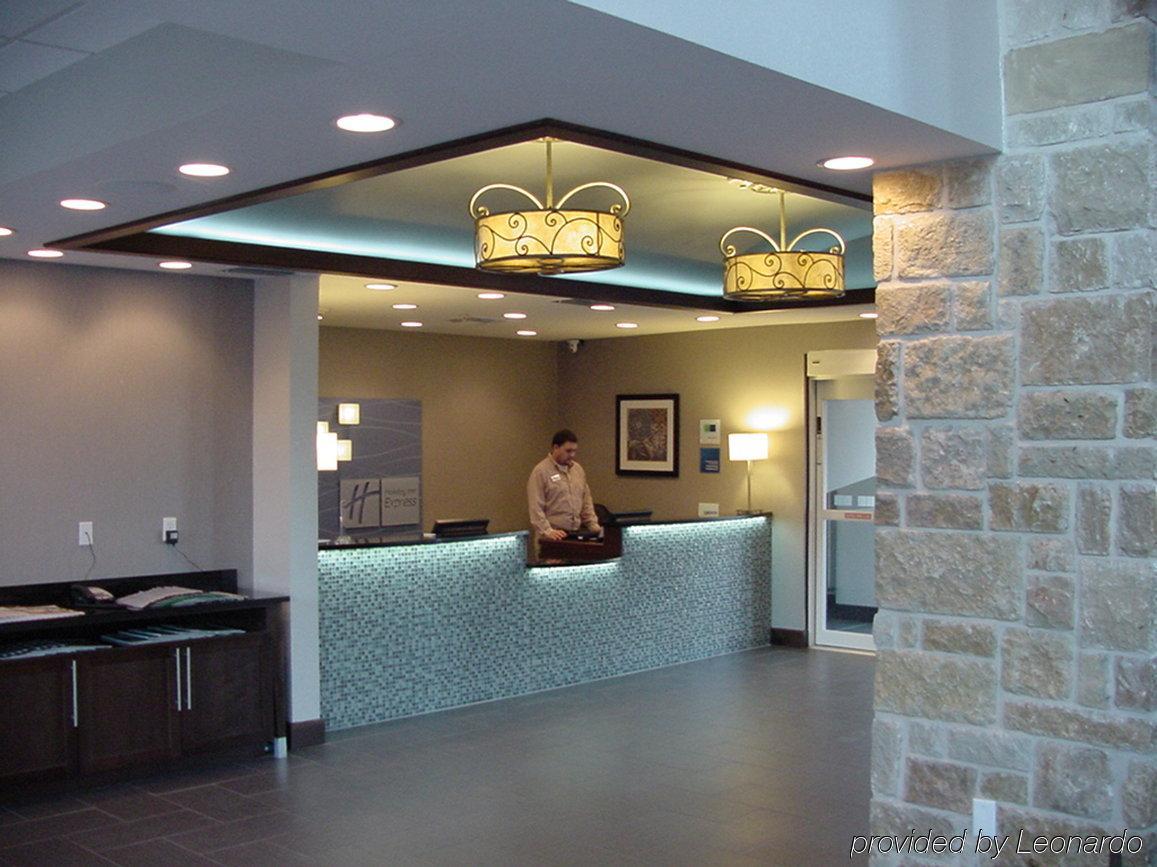 Holiday Inn Express & Suites Fredericksburg By Ihg Interieur foto