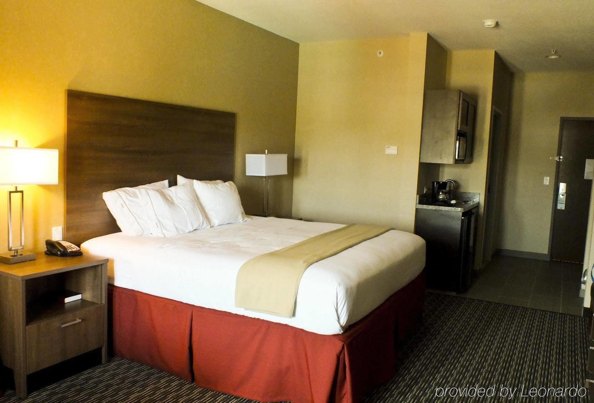 Holiday Inn Express & Suites Fredericksburg By Ihg Kamer foto